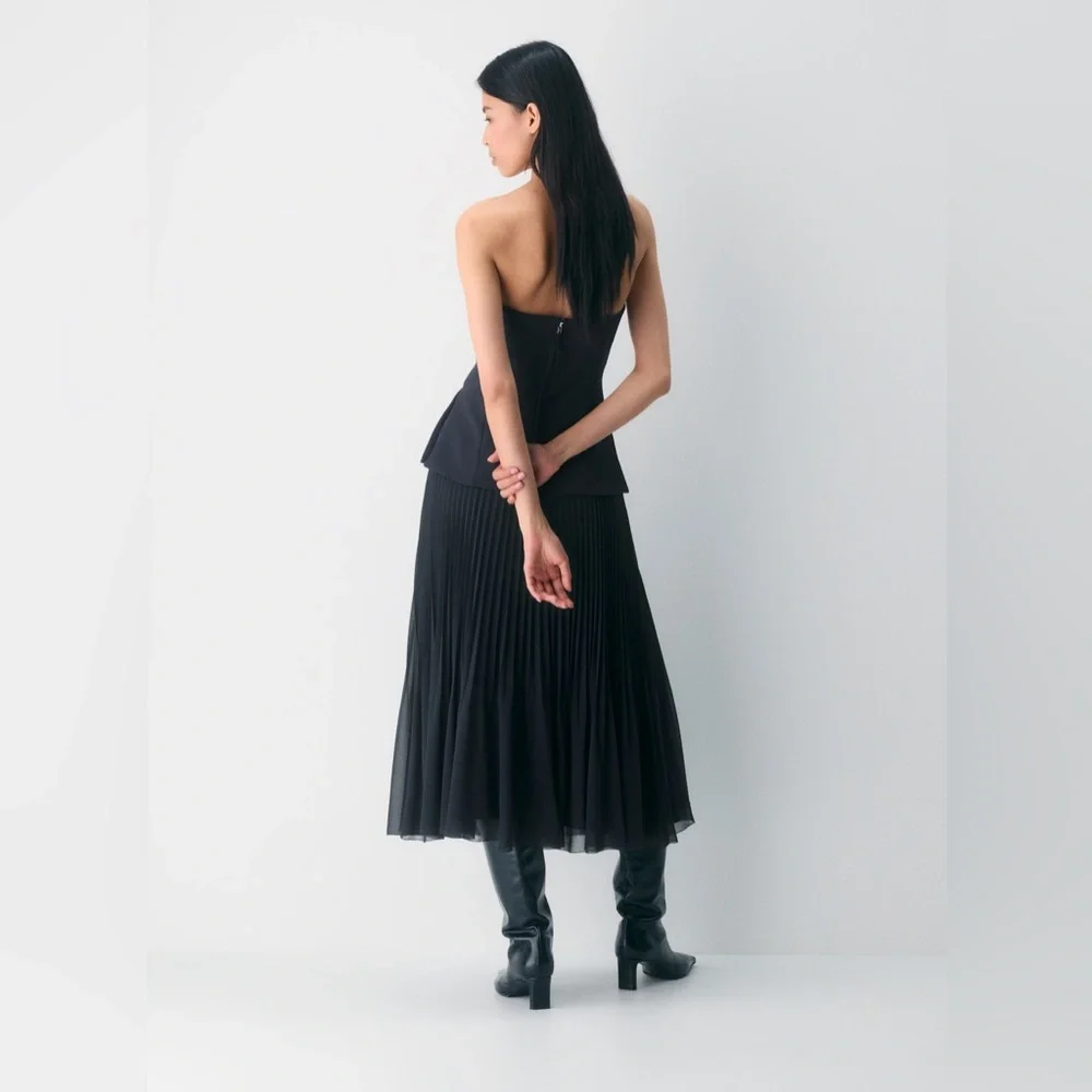 Aritzia Wilfred Twirl Pleated Skirt - Picture 2 of 10